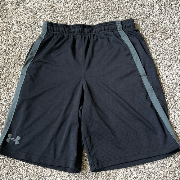Under Armor athletic shorts - Picture 1 of 2